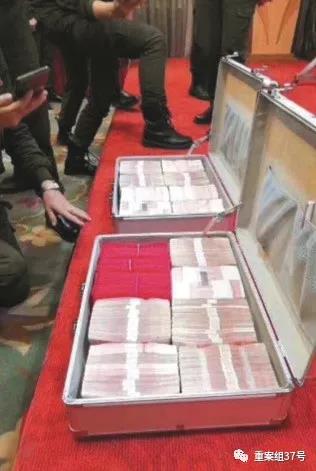 该组织线下会场准备派发的现金红包。一学员称，这些钱会现场散发，以刺激学员的金钱欲望。