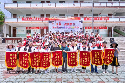 ����ŮʿЯ���ϴ��ƻ�����������ض�ͯ�Ķ�