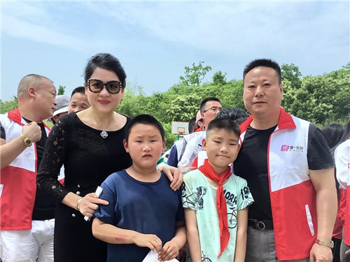 ����ŮʿЯ���ϴ��ƻ�����������ض�ͯ�Ķ�