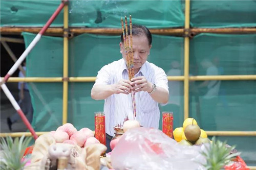 热烈庆祝金日长泰食品工业园办公楼暨一期工程封顶仪式圆满成功