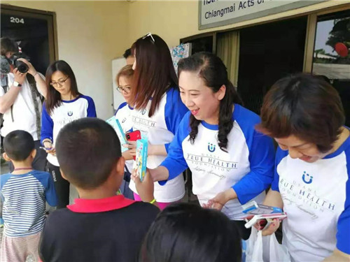  USANA葆婴善行玫瑰爱心慈善团队：赠人玫瑰 手有余香