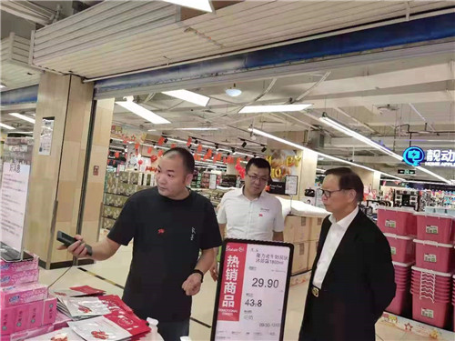 隆力奇:徐董一行考察重庆终端市场