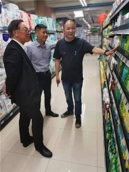 隆力奇:徐董一行考察重庆终端市场