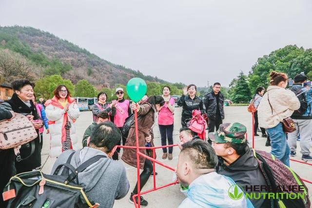 ����������ͽ��֮��Բ����Ļ ��λ���˹�ͬ��֤