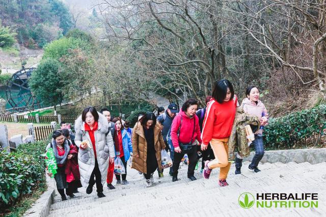 ����������ͽ��֮��Բ����Ļ ��λ���˹�ͬ��֤