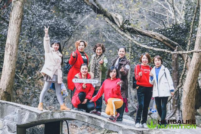 ����������ͽ��֮��Բ����Ļ ��λ���˹�ͬ��֤