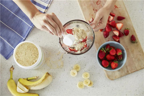 康宝莱营养专家大卫•赫伯博士:代餐奶昔真的能减肥吗?