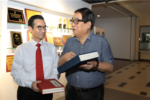 �����ѵ�Я�ֹ�ҽ��ʦ�Ŵ��� ���������Ļ��츣���ཡ��