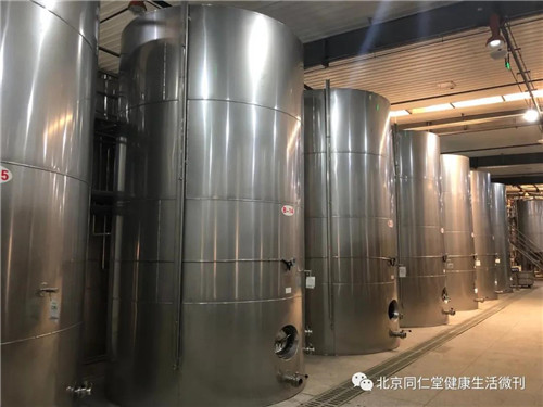 奔赴四川，同仁堂健康经销商参观“同仁堂酒”生产基地