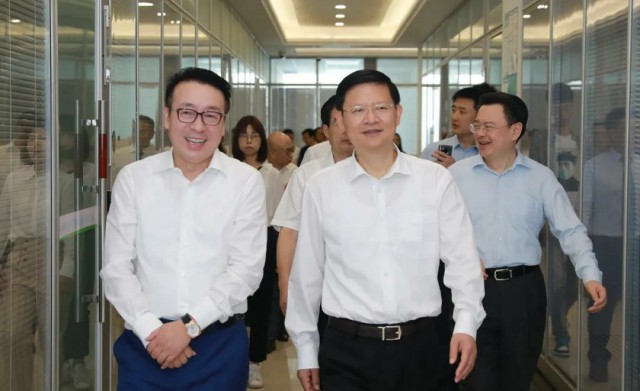 李亚平市长莅临绿叶调研指导