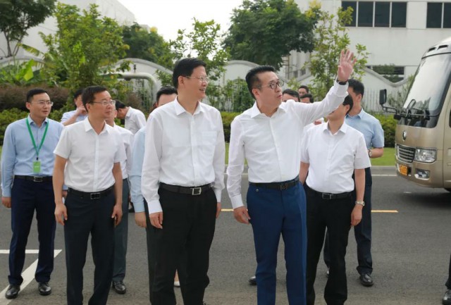 李亚平市长莅临绿叶调研指导