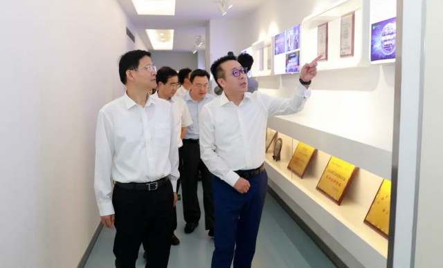 李亚平市长莅临绿叶调研指导
