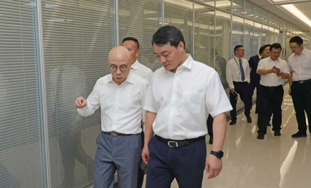 李亚平市长莅临绿叶调研指导