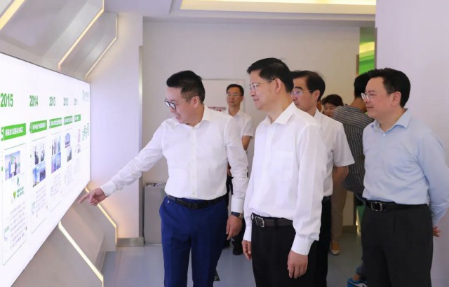 李亚平市长莅临绿叶调研指导