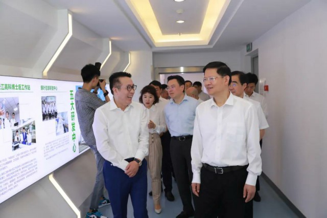 李亚平市长莅临绿叶调研指导