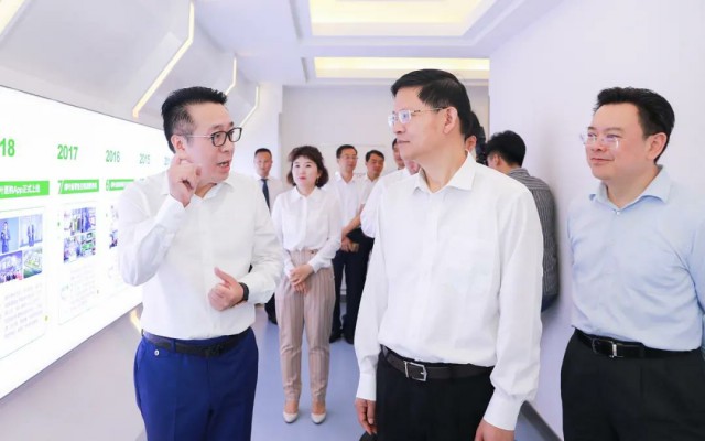 李亚平市长莅临绿叶调研指导