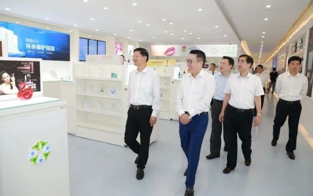 李亚平市长莅临绿叶调研指导