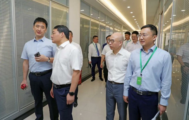 李亚平市长莅临绿叶调研指导