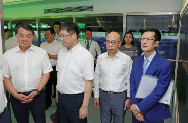 李亚平市长莅临绿叶调研指导