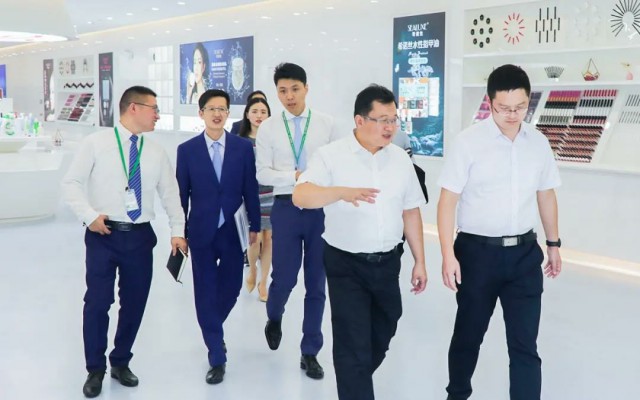 李亚平市长莅临绿叶调研指导