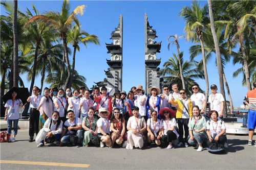 荣光绽放,梦想起航!荣格带你看世界•三亚奢享之旅”闪耀绽放!
